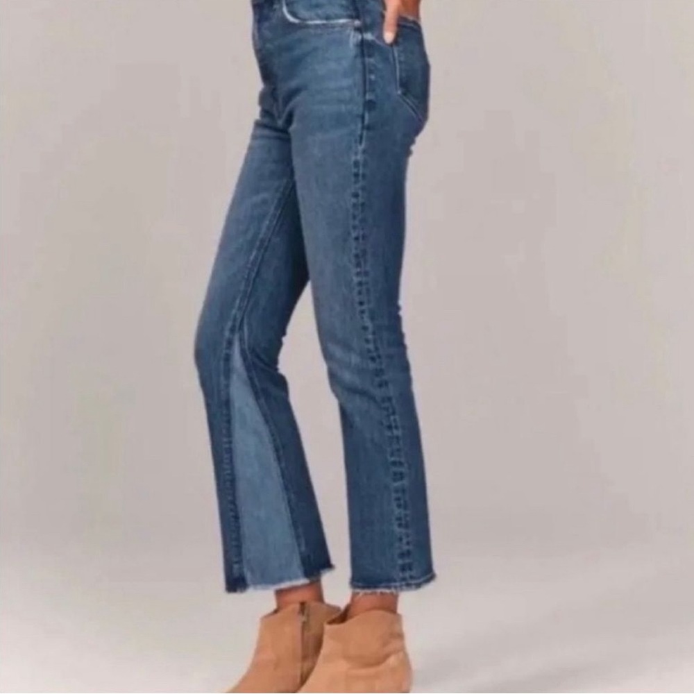 NWT Abercrombie and Fitch Ultra High Rise Kick Crop Flare Jean 28 6S Short